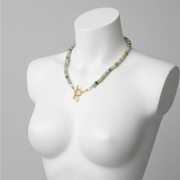 Elegant Beaded Freshwater Pearl Necklace with Gold Clasp - Picture 5 of 6